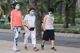 HCM City fines people for not wearing face masks in public from Aug. 5
