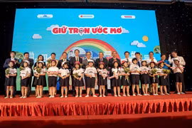 Over 1.9 million helmets granted to first graders in new school year
