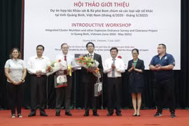 Foreign NGOs join hands to help Quang Binh clear UXO