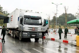 Vietnam restores goods transactions at border gates with China