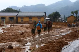 King and Queen of Thailand extend sympathy over flooding in central Vietnam