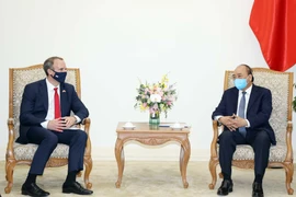 PM Nguyen Xuan Phuc welcomes UK foreign minister