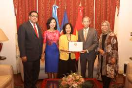 Vietnam takes over Chairmanship of ASEAN Committee in Buenos Aires
