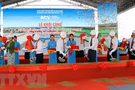 Work starts on expanding aircraft apron at Da Nang Airport
