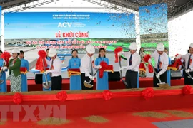 Work starts on expanding aircraft apron at Da Nang Airport