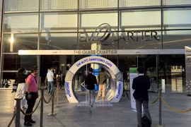 Bangkok orders closure of malls, markets to prevent COVID-19