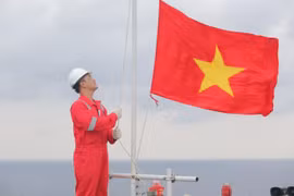 Biendong POC’s flag-salute ceremonies set Guinness Vietnam record 