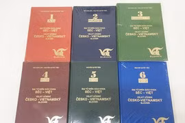 Czech-Vietnamese encyclopaedia wins Dictionary of the Year award 