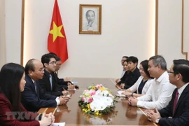 PM Phuc receives Chinese textile group’s head in Vietnam