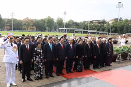 Party, State leaders pay tribute to President Ho Chi Minh