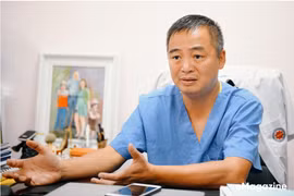 Hanoi Medical University Hospital experts help treat COVID-19 patients