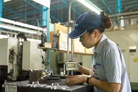 Manufacturing output returns to growth in June