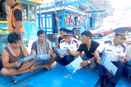 Ba Ria-Vung Tau fishermen instal modern facilities in boats to ensure safety