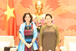Top legislator hosts outgoing Cuban ambassador 
