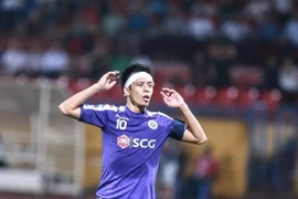 Nguyen Van Quyet listed among best midfielders in Asia