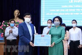Vietnamese communities abroad join hands in COVID-19 fight 