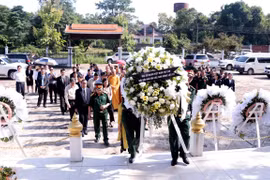 Incense tribute paid to Vietnamese, Lao martyrs in Vientiane