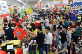 Sales at supermarkets surge, wet markets drop