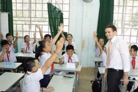 US volunteers teaching English to help boost ties