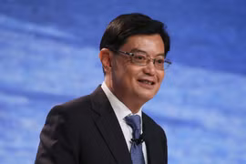 Singapore injects another 8 billion SGD to support economy
