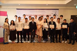 Vietnamese apprentices get rewards for high results in Japanese language test
