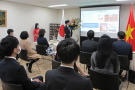 Japanese firms provide aid for over 1,060 pandemic-hit Vietnamese students