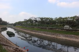 Hanoi applies new technology to clean up To Lich river
