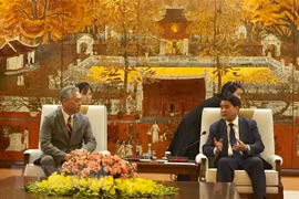 Hanoi leader pledges best conditions for Japan’s Uniqlo 