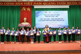 Dak Lak: 155 ethnic minority students receive Vu A Dinh scholarships