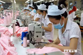 Government considers 2.6 billion USD support package for Vietnamese hit by COVID-19
