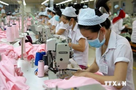 Government considers 2.6 billion USD support package for Vietnamese hit by COVID-19