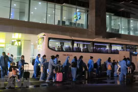 Nearly 300 Vietnamese citizens brought home from US, Japan
