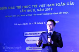 Vietnamese scientist wins Noam Chomsky award