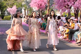Kids turn angles at Vietnam Junior Fashion Week
