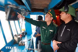 Checking vessel monitoring device (Photo: VNA)