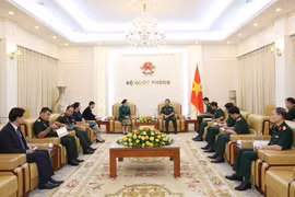General Phan Van Giang receives Lao Ambassador Khamphao Ernthavanh in Hanoi on July 3. (Photo: VNA)