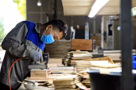 Production at an enterprise in Thanh Hoa province. More appropriate tax rates for small and micro–sized enterprises is one highlight of the draft amendments to the Law on Corporate Income Tax. (Photo: VNA)