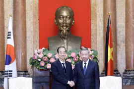 State President To Lam (R) receives Korean Prime Minister Han Duck Soo (Photo: VNA)