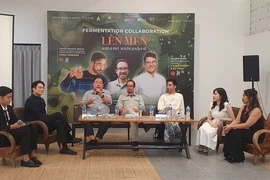 Chef Hoang Tung of TUNG Group (2nd left), KOTO founder Jimmy Pham (3rd left), fermentation pioneer Daniel Hoai Tien (centre) and fermentation expert Jason Ignacio White at the launch of 'Len Men: Umami Unleashed' project. (Photo: VNA)