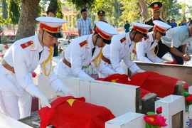 Memorial service held for martyrs’ remains (Photo: VNA)