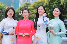 Vietnamese women wearing ao dai - Illustrative image (Photo: VNA)