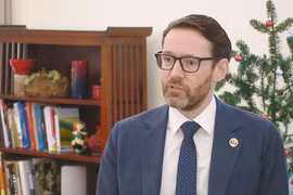 UK commits to working with Vietnam in JETP: Ambassador