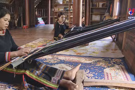 Ede ethnic women preserving traditional weaving