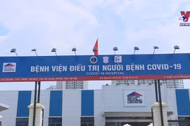 PM inspects COVID-19 treatment hospital in Hanoi