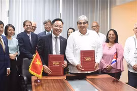 At the signing ceremony (Photo: VNA)