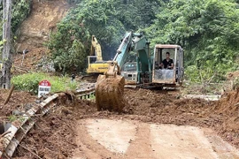 A landslide on Highway 70 in the northern province of Yen Bai. (Photo: VNA)