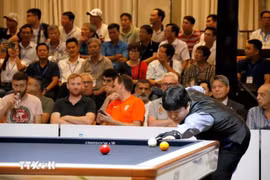 Cho Myung Woo of the Republic of Korea in the final match of the 76th World Championship 3-Cushion Individual. (Photo: VNA).