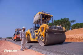 Construction of the Quang Ngai – Hoai Nhon section of the North-South Expressway (Photo: VietnamPlus)