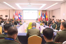 representatives from 10 ASEAN countries as well as Timor-Lester as an observer attend the 21st ASEAN Military Intelligence Meeting (AMIM-21) in Vientiane, Laos. (Photo: VNA broadcasts)