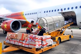 Vietjet will transport relief goods free of charge from both domestic and international donors to the typhoon-affected regions from now until September 20. (Photo: Vietjet Air)
